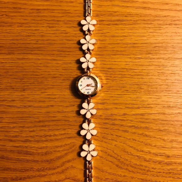White floral bracelet watch - Picture 2 of 4